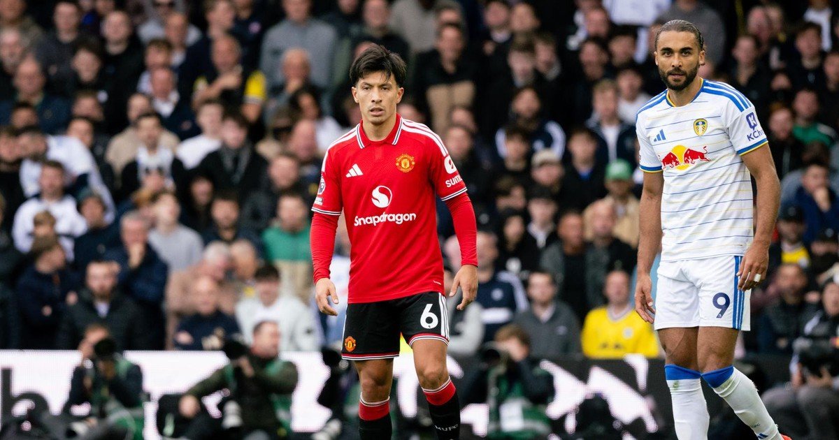 Carrick Man Utd fresh start: Lisandro Martinez in action against Leeds